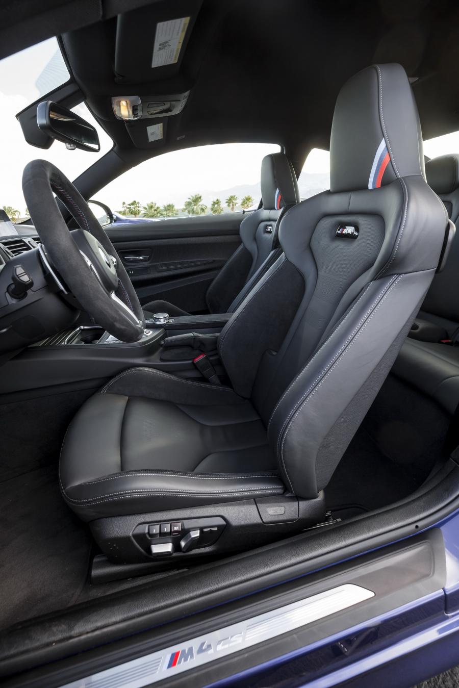 Интерьер BMW M4 CS (F82) 2018 года  (NA) (фото 30 из 40)